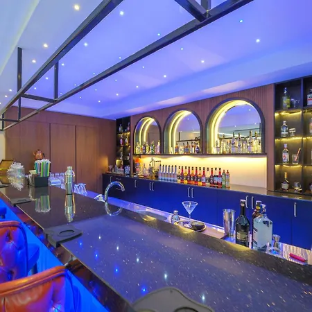 Elysium Deluxe 酒店 *