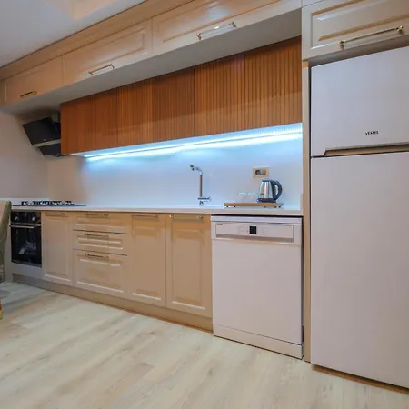 Elysium Deluxe Hotel *