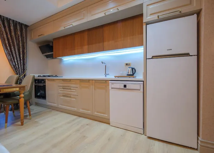 Elysium Deluxe Hotel *