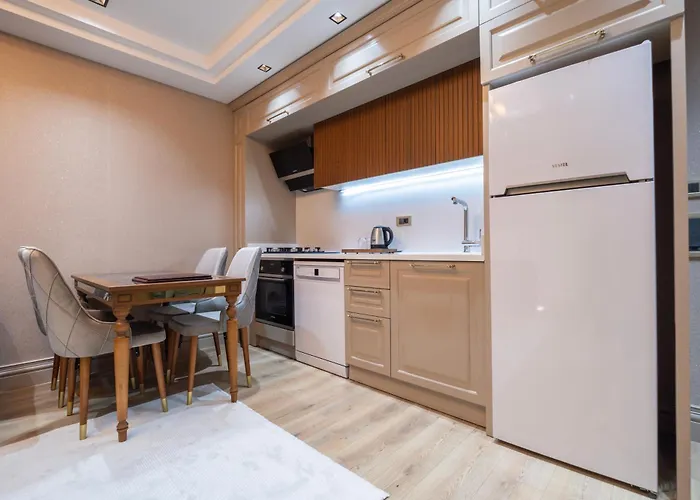 Elysium Deluxe Hotel *